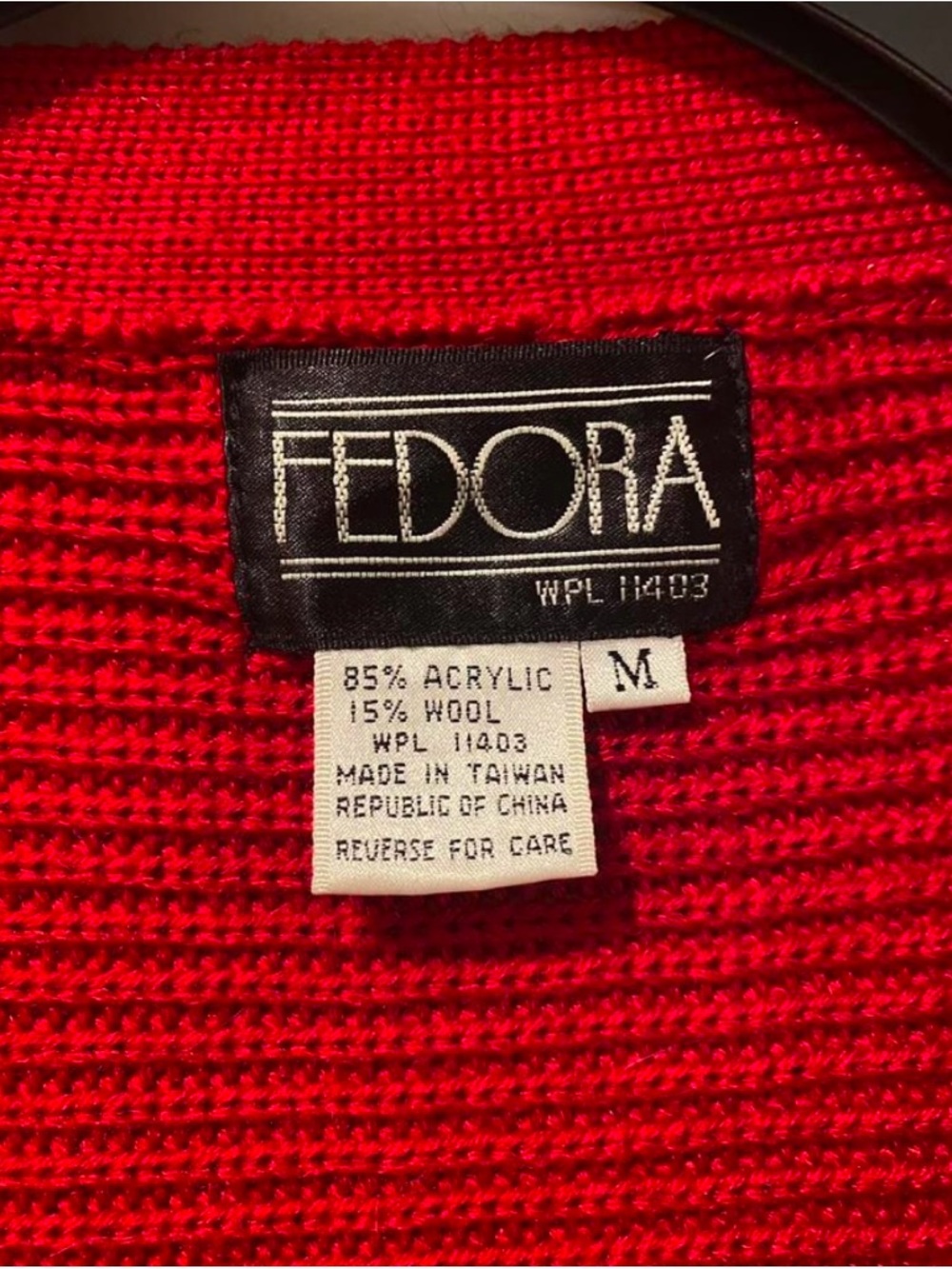 Red Ribbed V‑Neck Button Cardigan - Picture 2 of 3